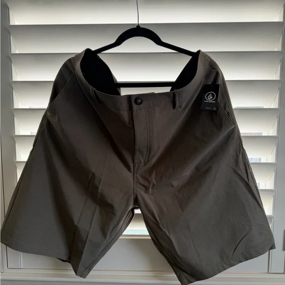 Volcom Men's Charcoal Flat Front Shorts (NWT) - Picture 1 of 14